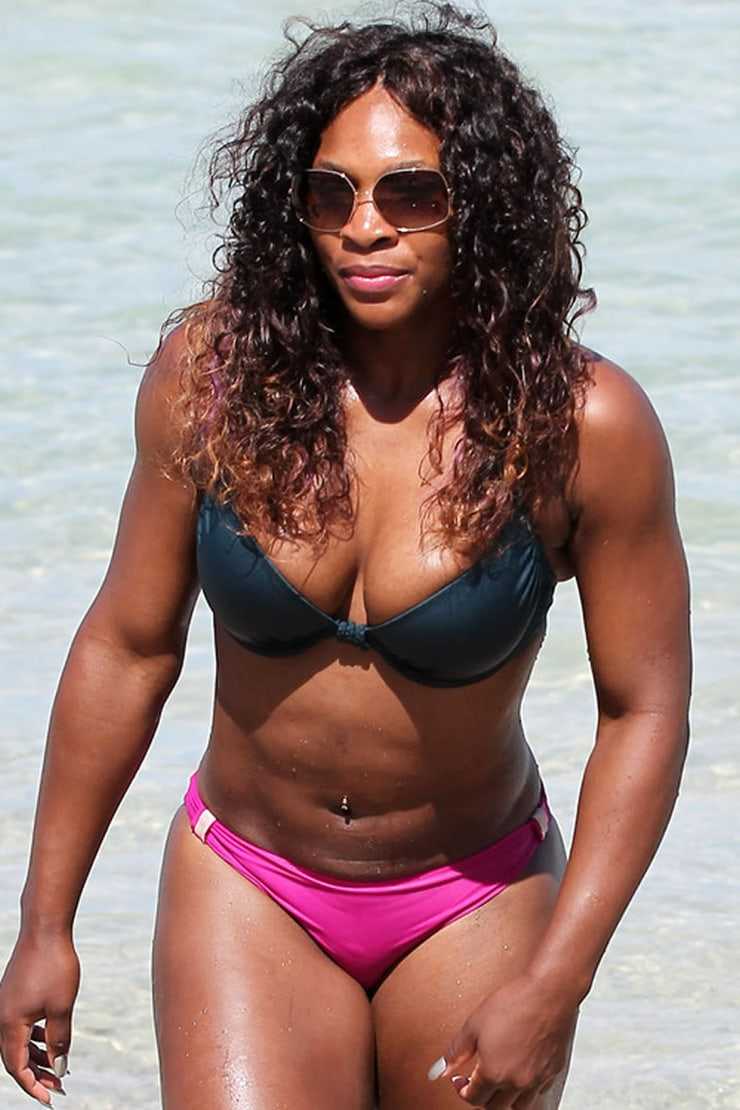 Serena Willaims Queen shows off body figure